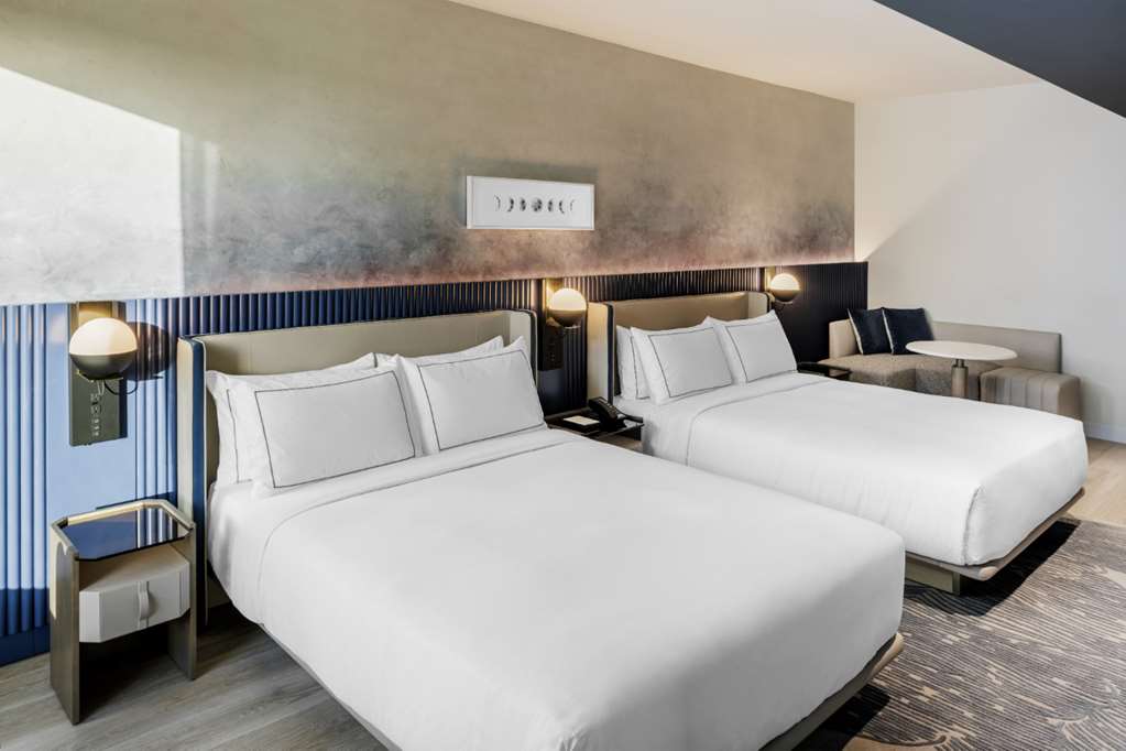 The Morrow Washington DC, Curio Collection by Hilton Image