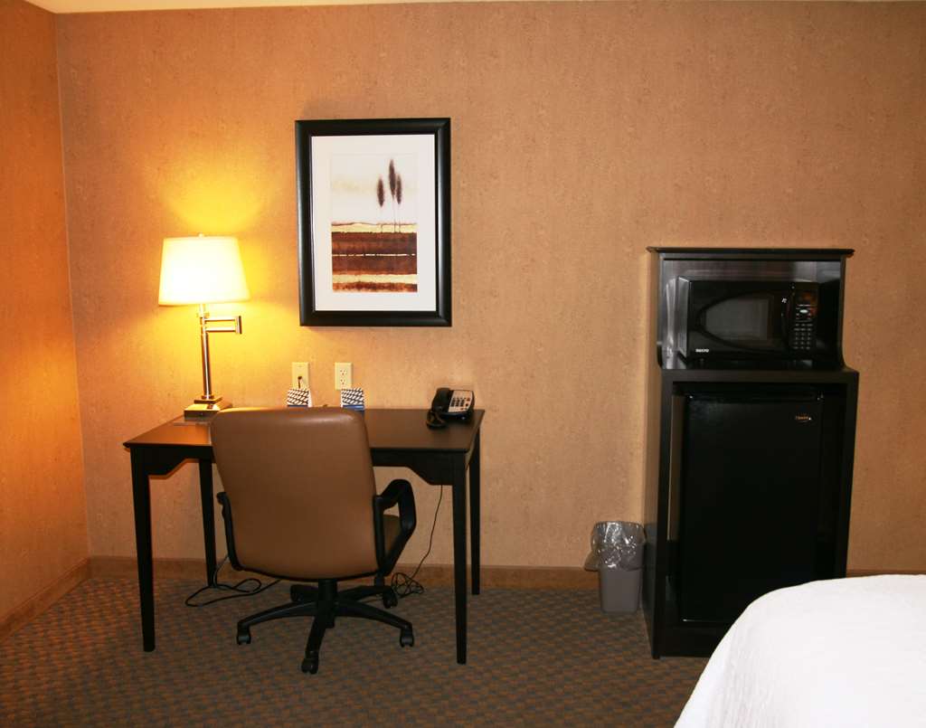 Hampton Inn & Suites Barstow Image