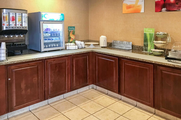 Images Quality Inn Mystic-Groton