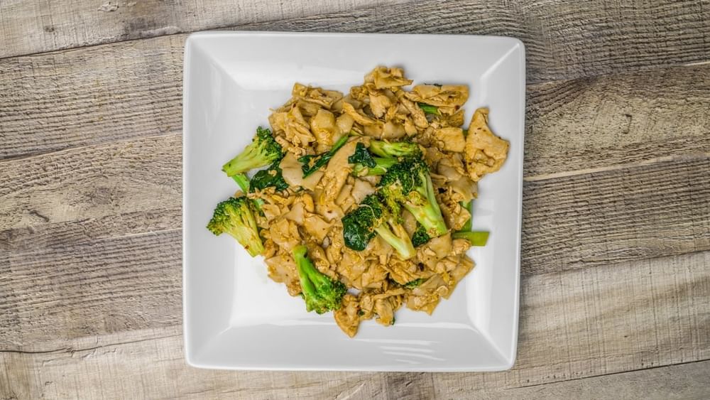 Pad See Ew (Black Soy Sauce Noodle)