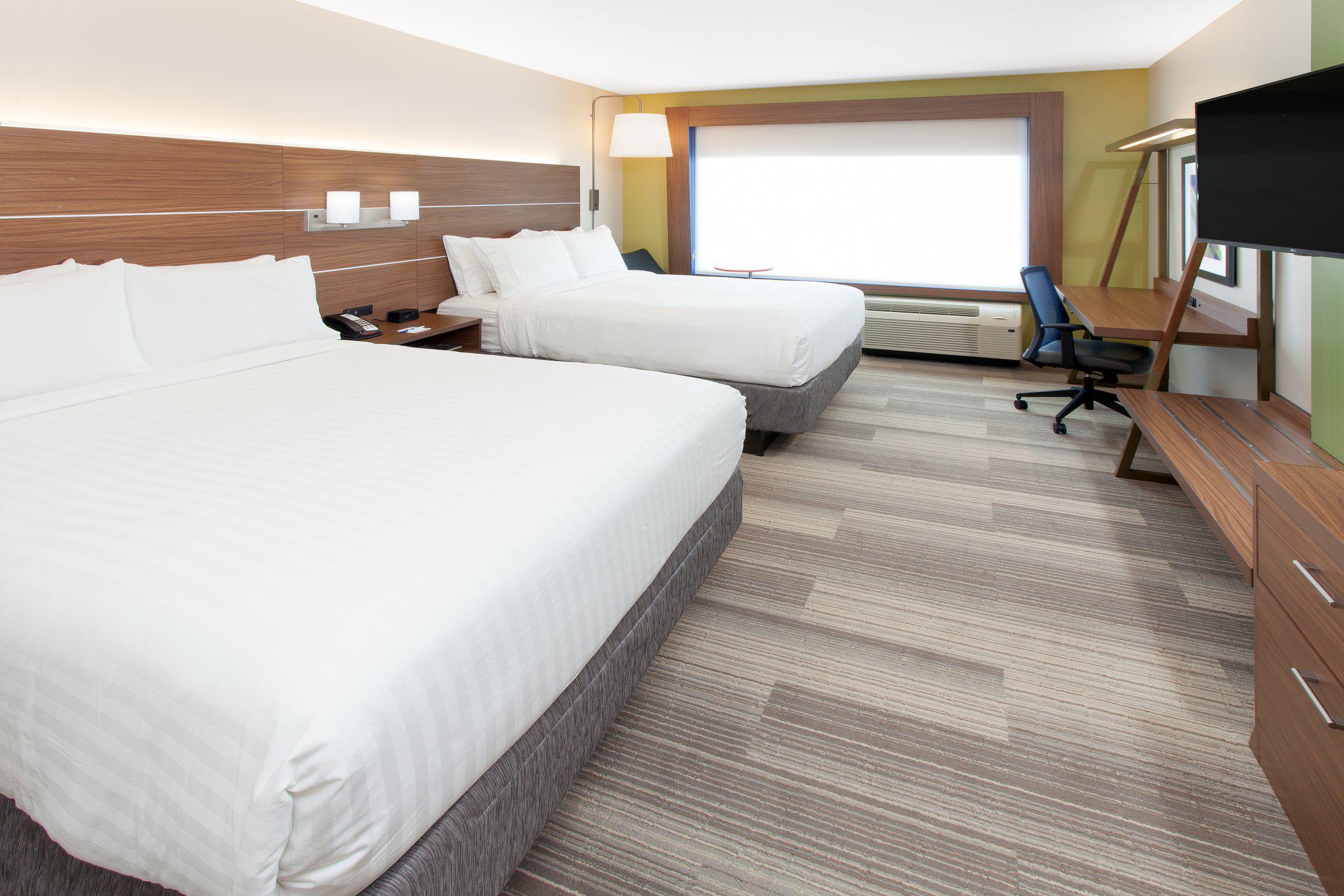 Holiday Inn Express & Suites Sterling Heights-Detroit Area Photo