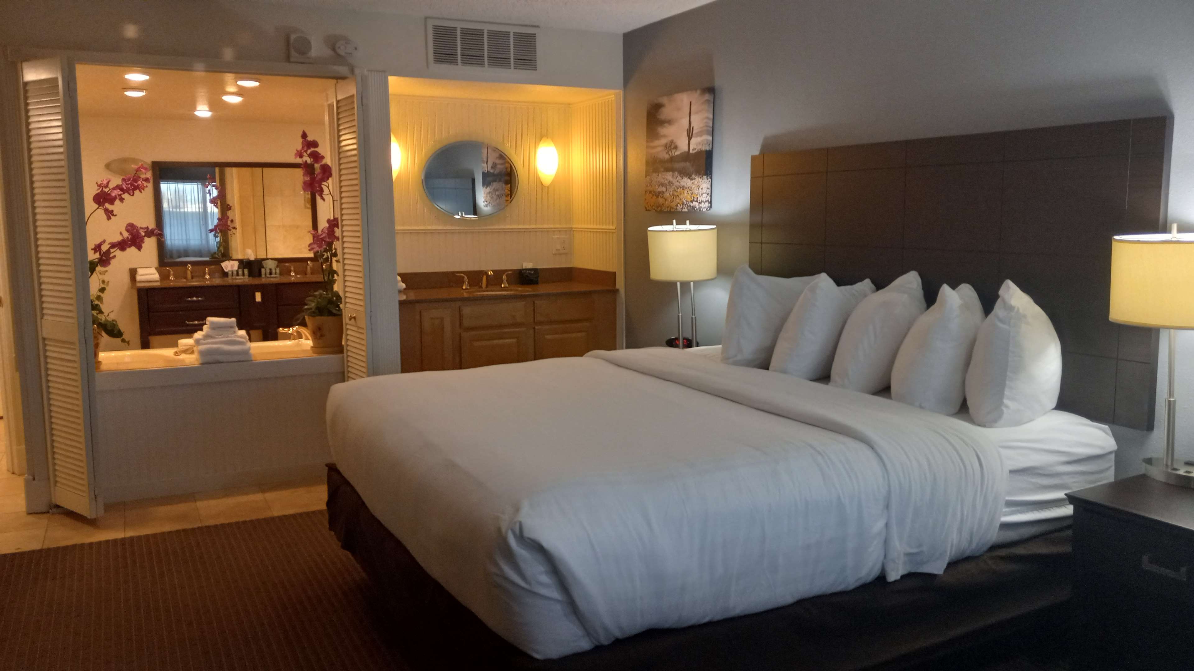 King Whirlpool Suite