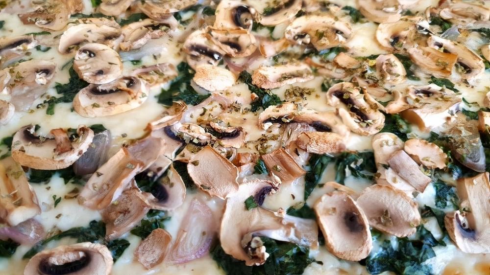 White Spinach & Mushrooms Pizza
