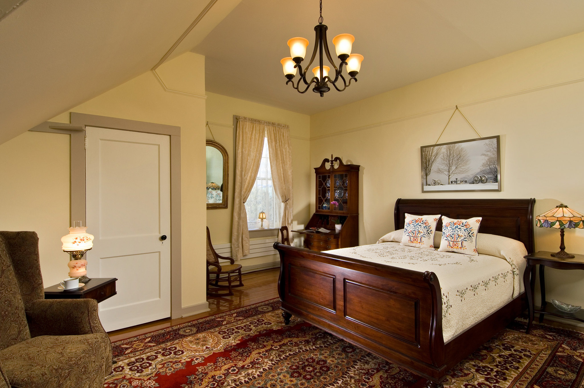 IHG Army Hotels Beat Navy House - Historia Image