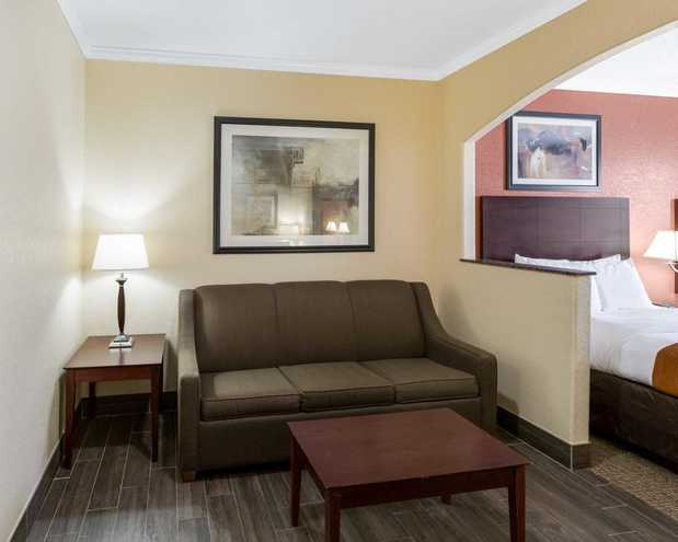 Images Comfort Suites