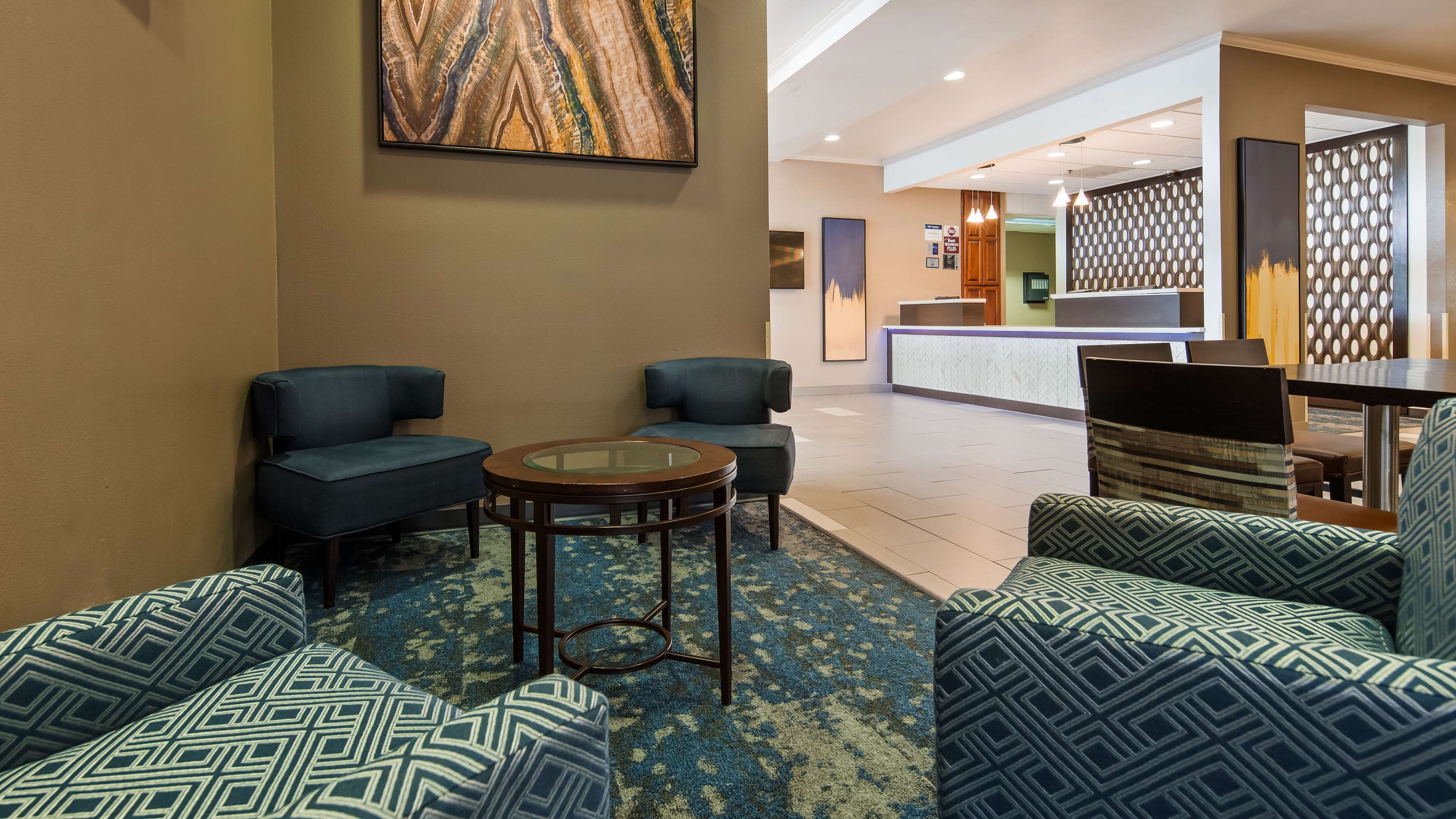 Best Western Plus Kansas City Airport-KCI East Photo