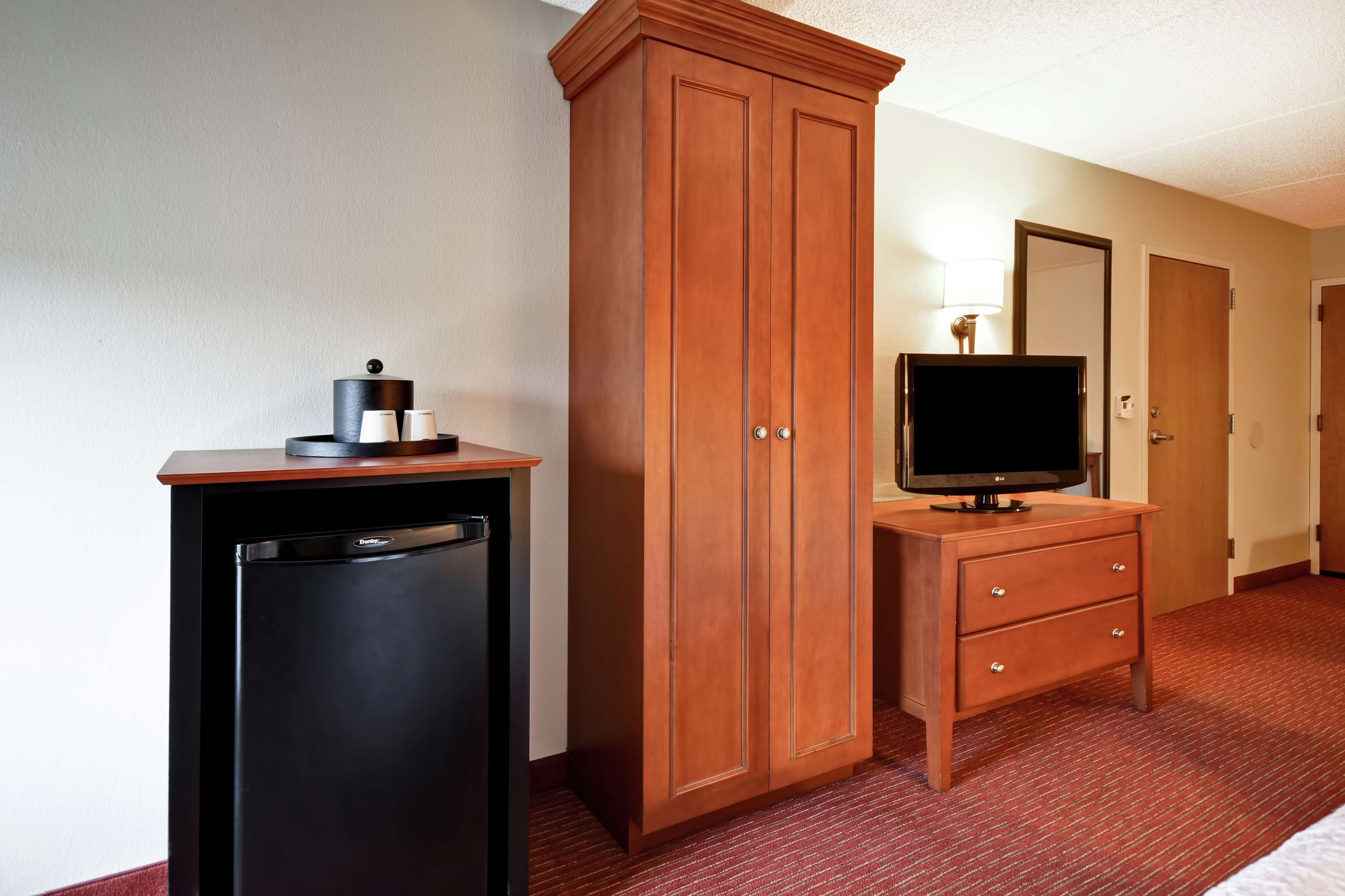 Hampton Inn Louisville-Airport Photo