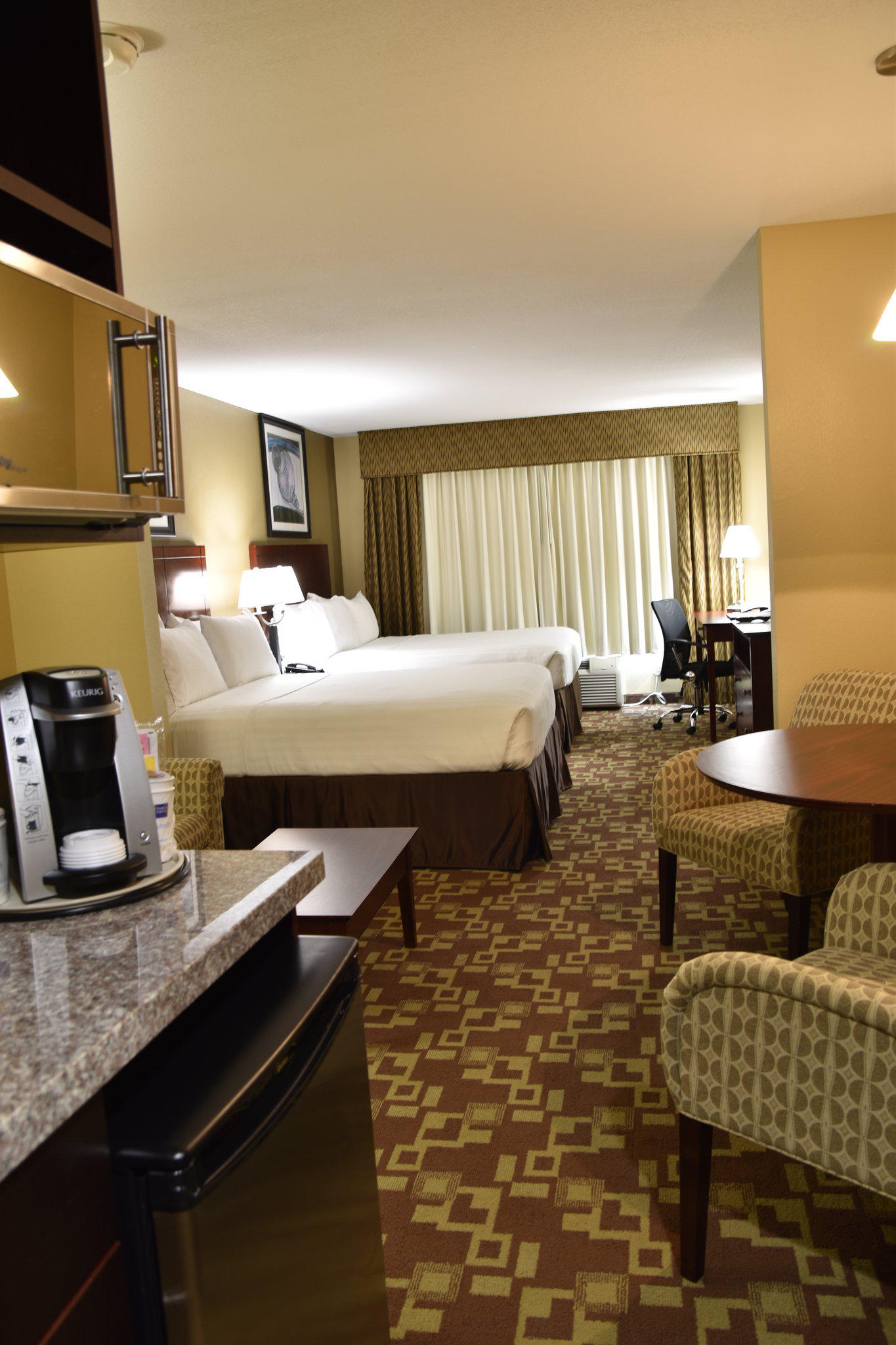 Holiday Inn Express & Suites St Charles Photo