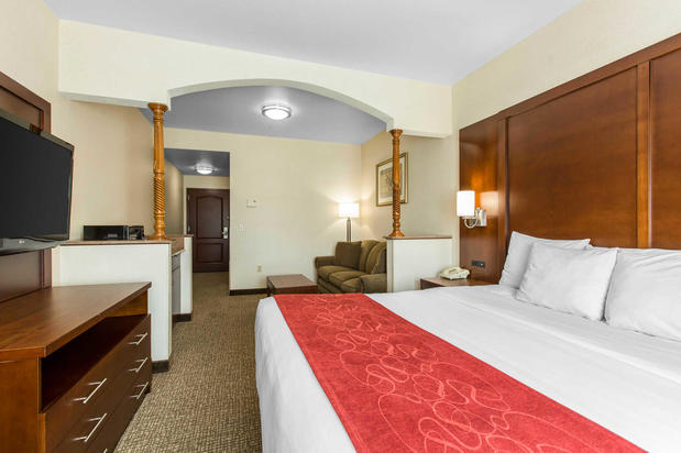 Images Comfort Suites