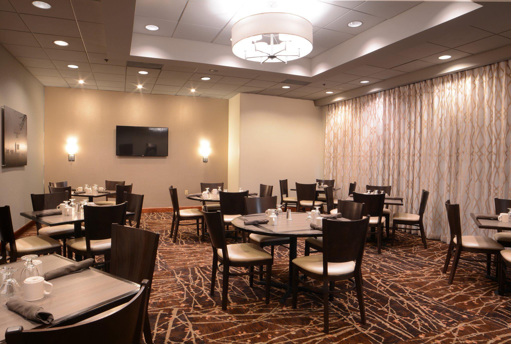 Holiday Inn Gaithersburg Photo