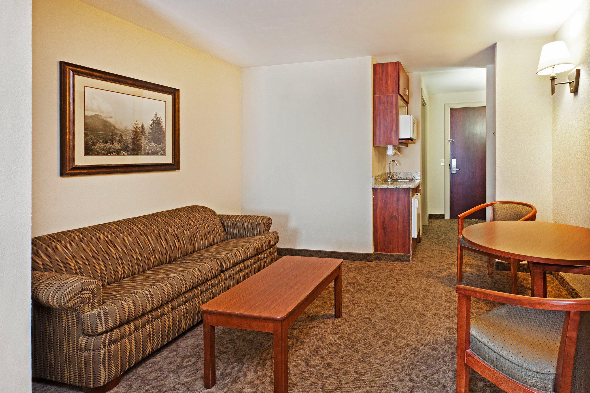 Holiday Inn Express & Suites Brevard Photo