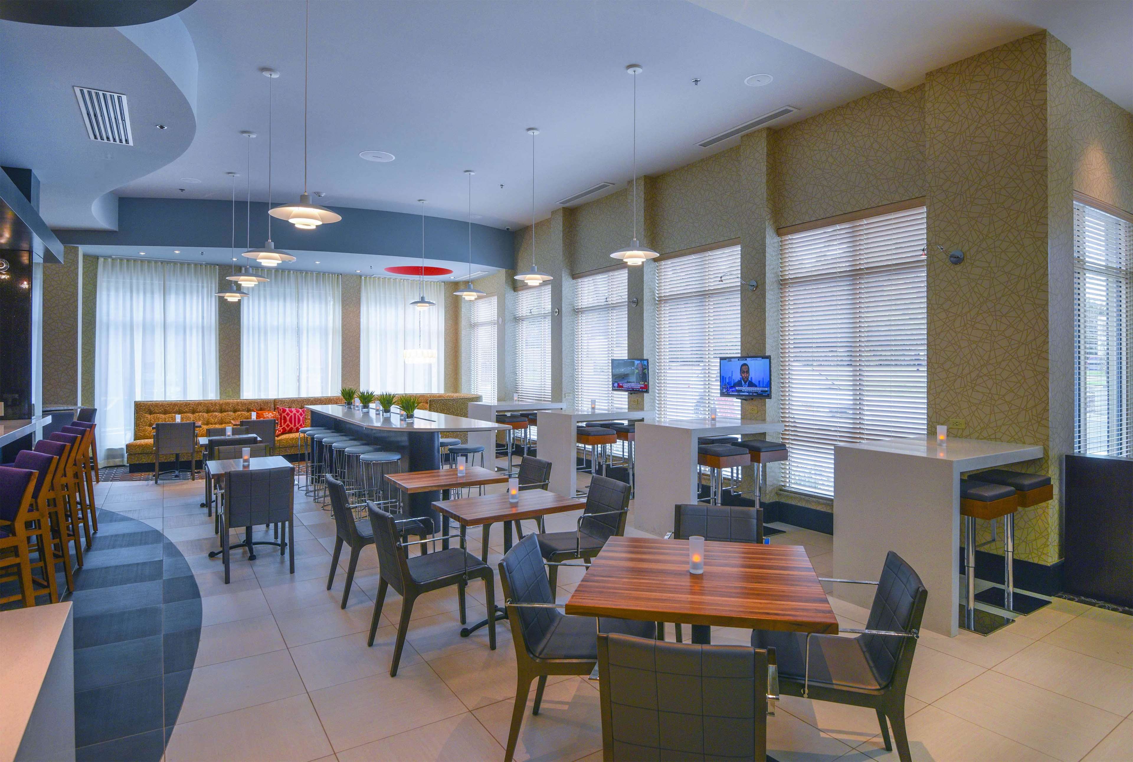 Hilton Garden Inn Raleigh /Crabtree Valley Photo