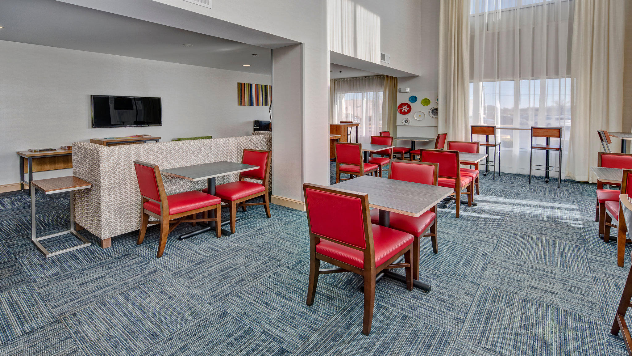 Holiday Inn Express & Suites London Photo