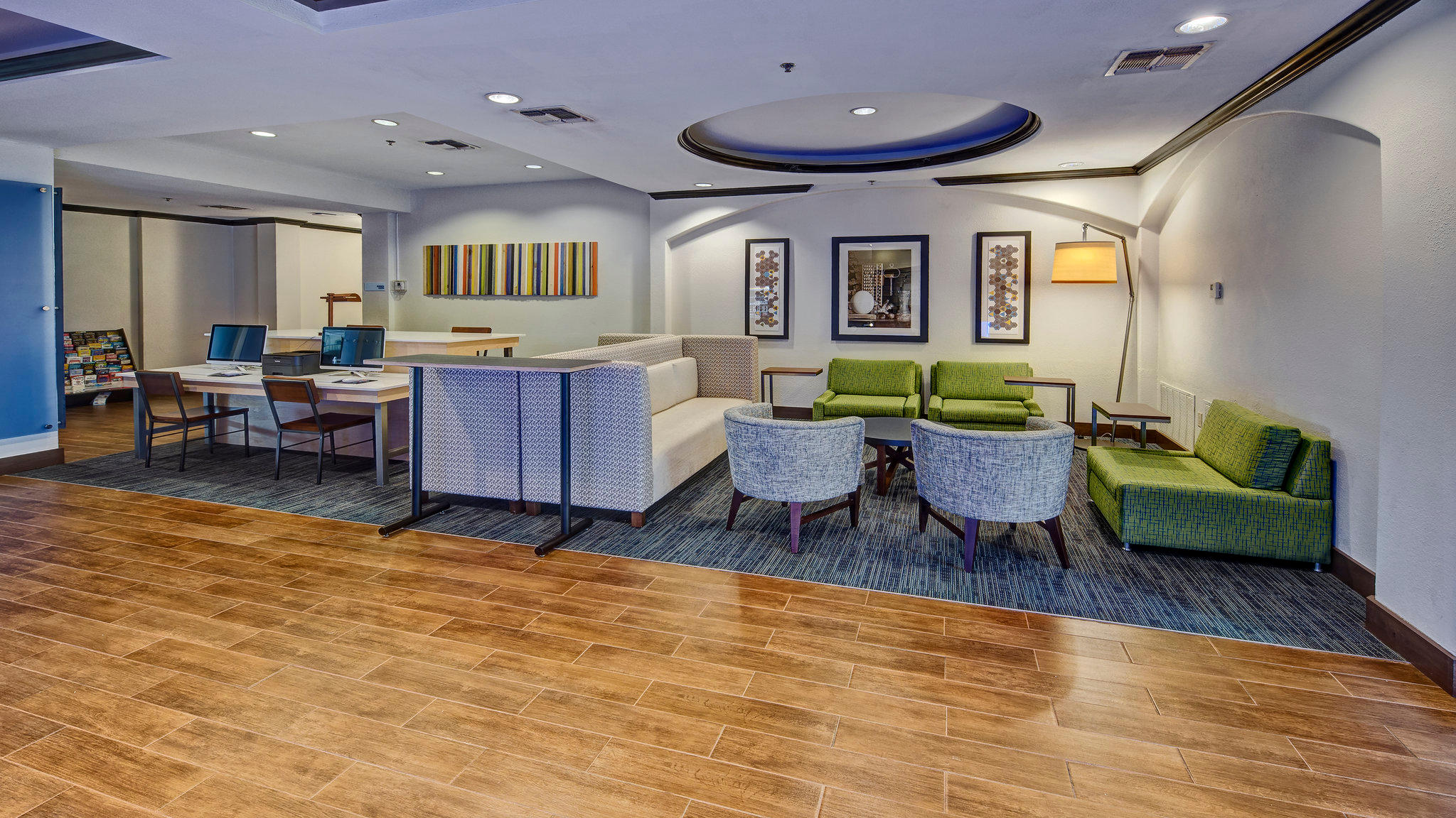 Holiday Inn Express & Suites Corsicana I-45 Photo