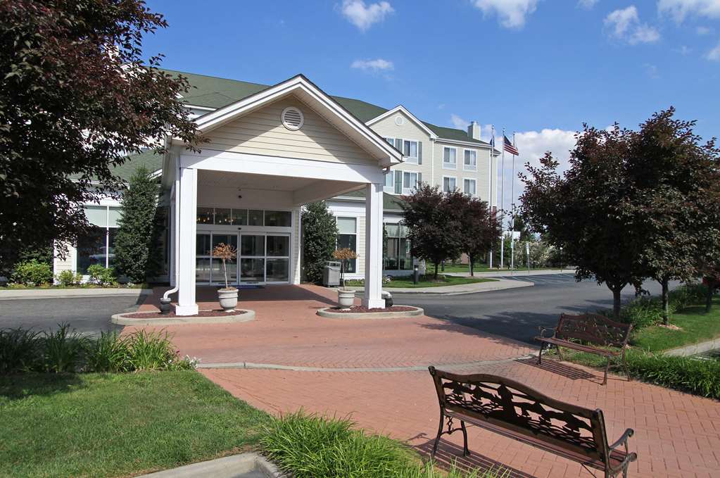 Hilton Garden Inn Westbury Image