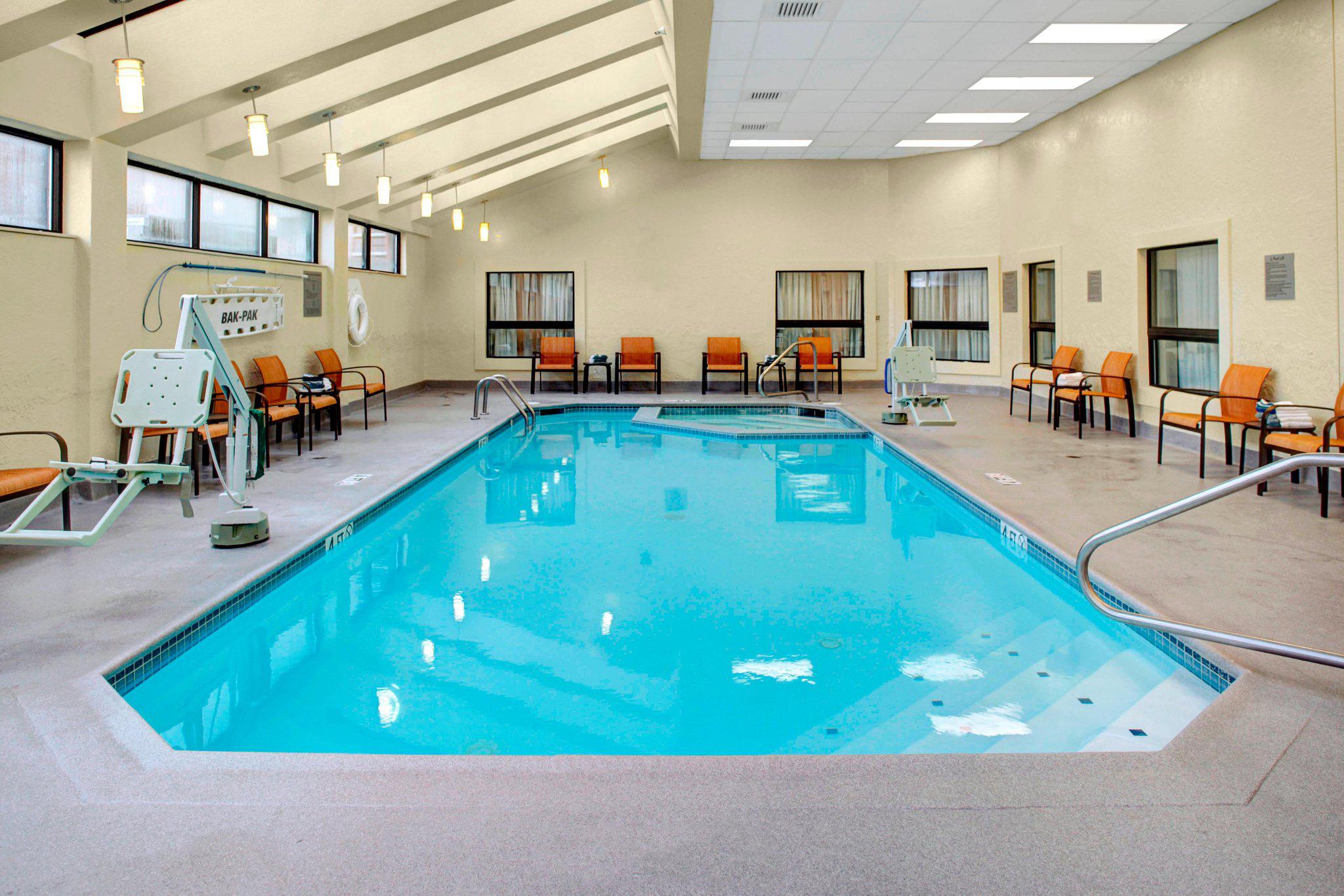 Courtyard by Marriott Columbus Downtown Photo