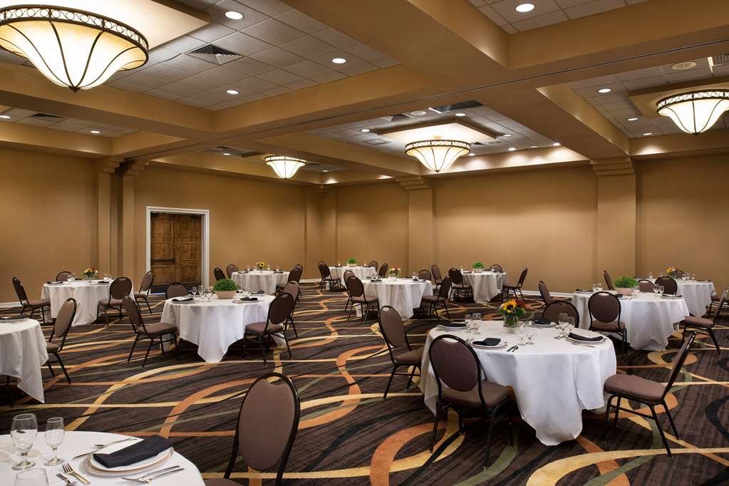 DoubleTree by Hilton Hotel Memphis Downtown Image