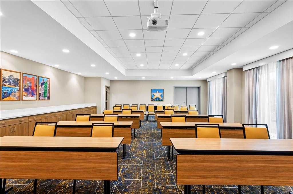 Hampton Inn Daleville Image