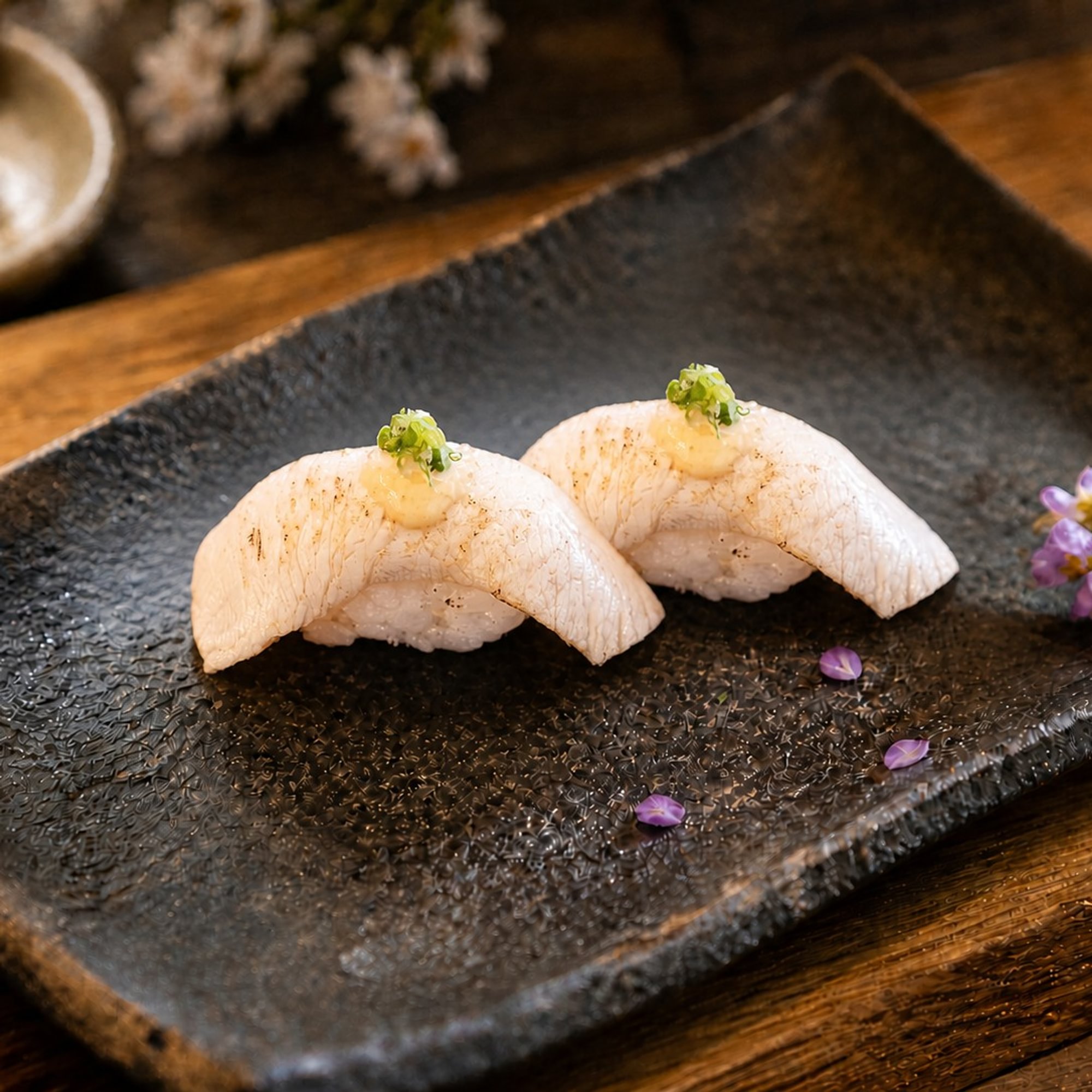 Seared Yellowtail Sushi (2pcs)
