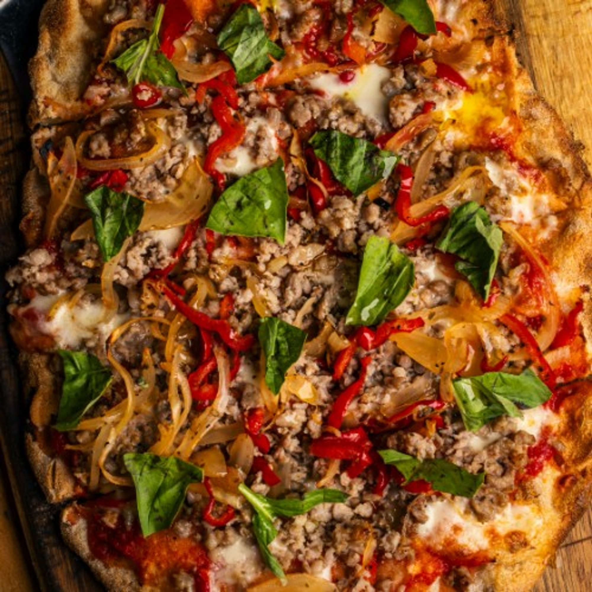 Sausage & Peppers Pizza (1 Ft. Pala)