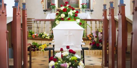 3 Tips for Choosing the Right Funeral Service Flowers