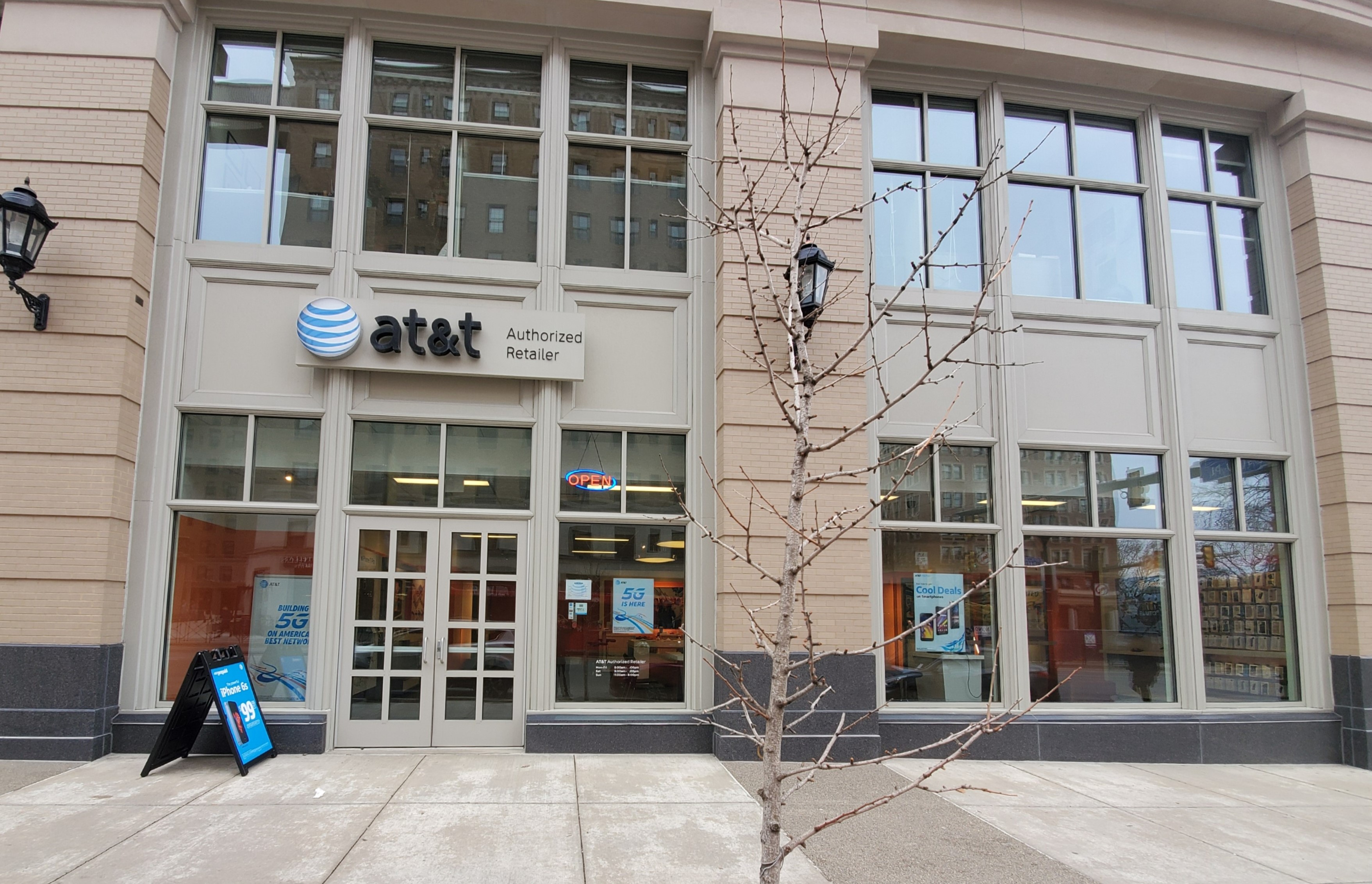 AT&T Store Photo