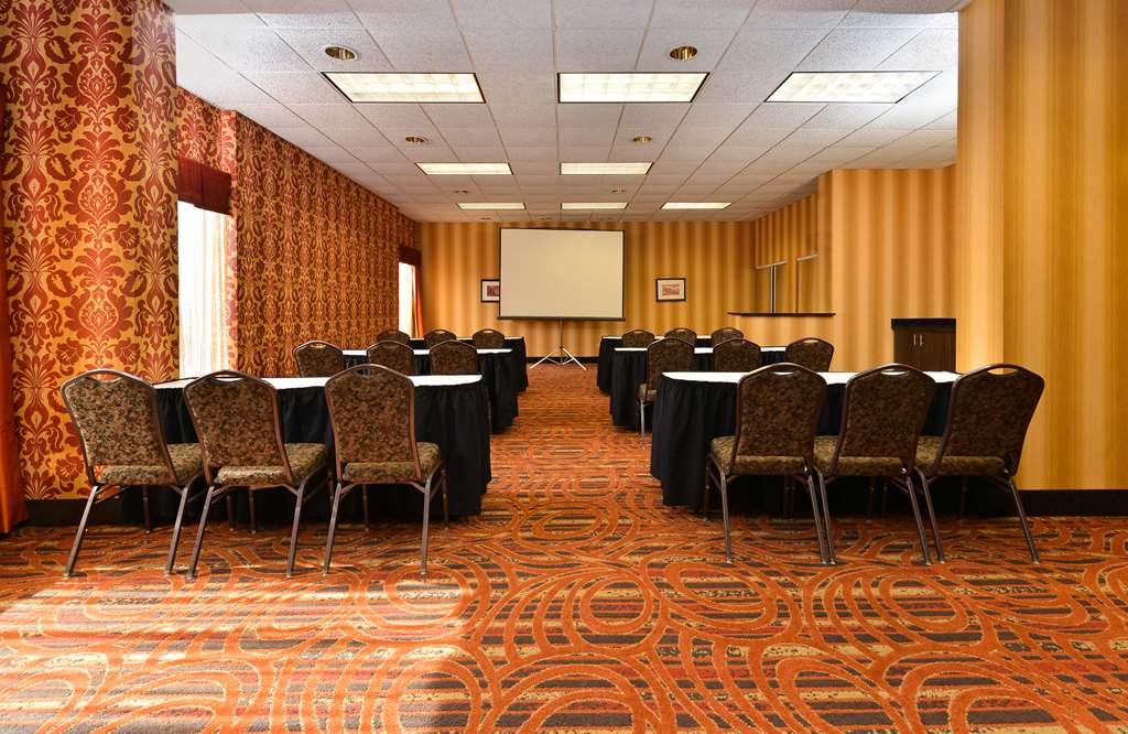Hampton Inn Chicago-Carol Stream Image
