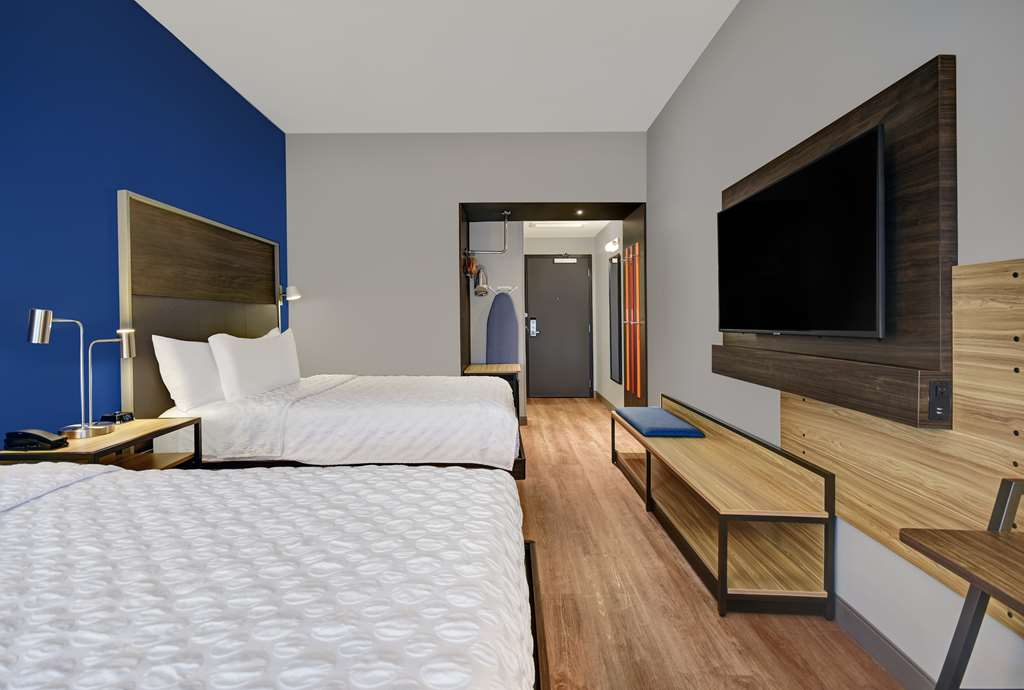 Tru by Hilton Troy Detroit Image