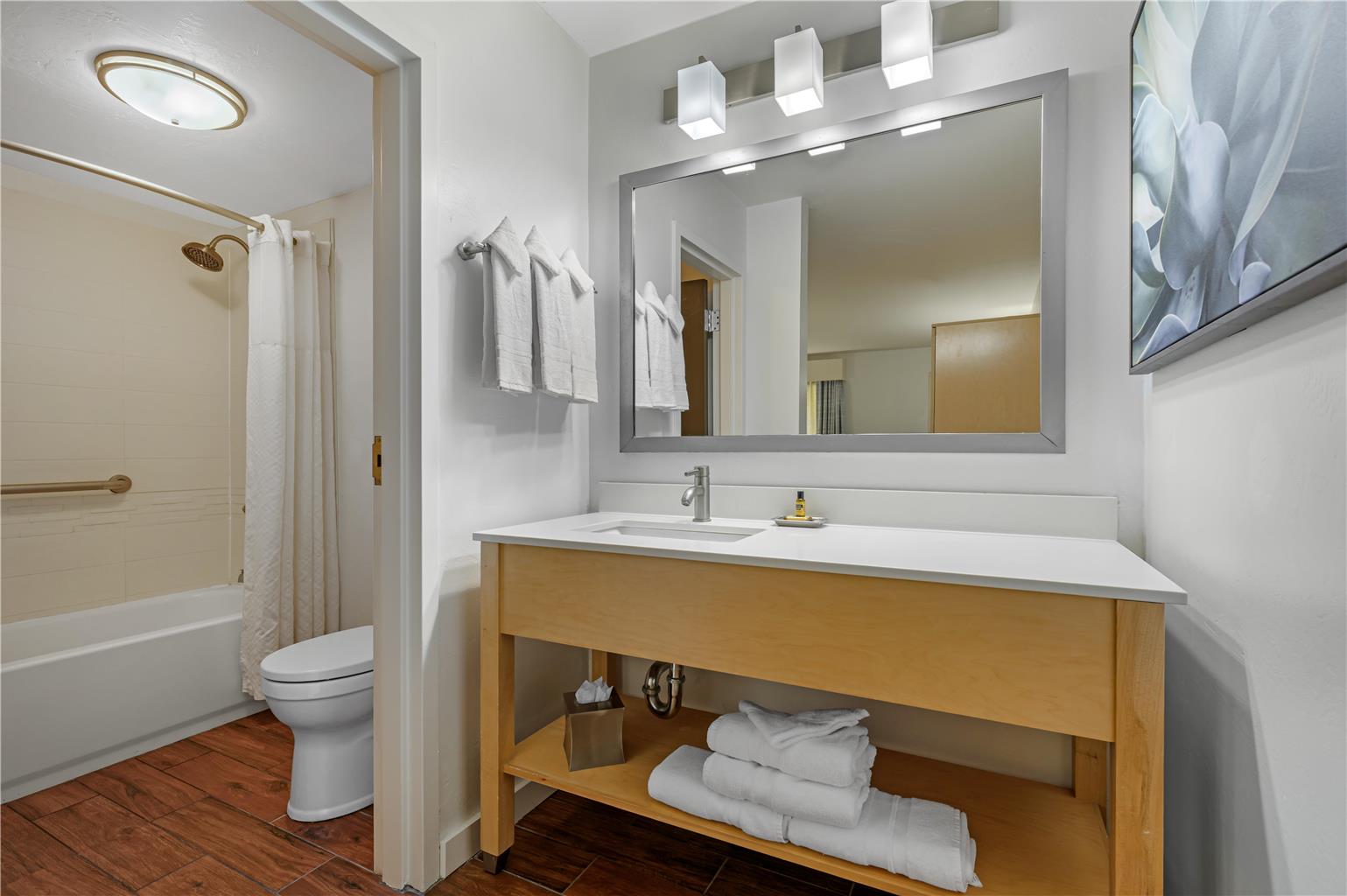 Best Western Plus South Coast Inn Image