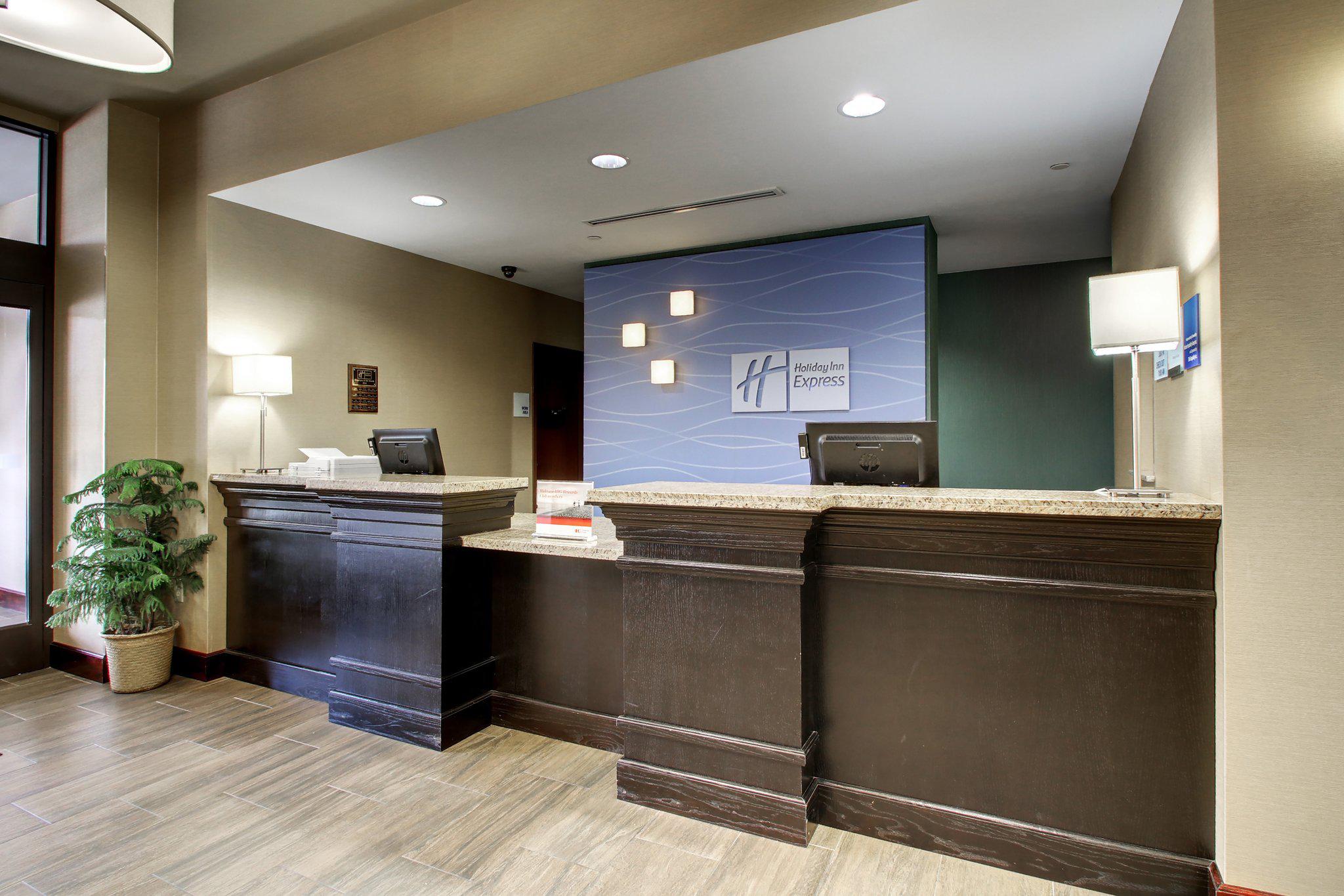 Holiday Inn Express & Suites Natchez South Photo