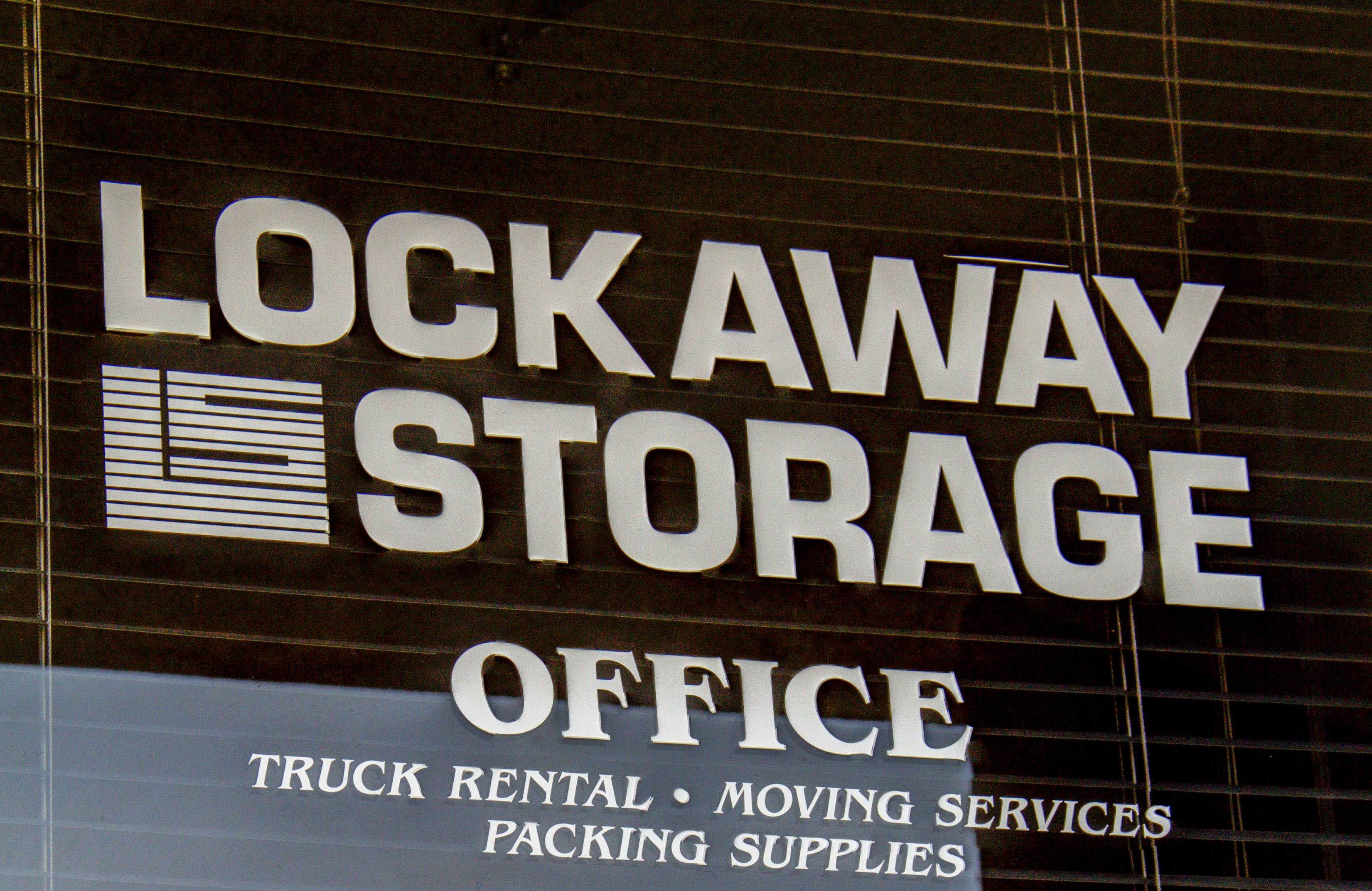 Lockaway Storage - Encino 281 Photo