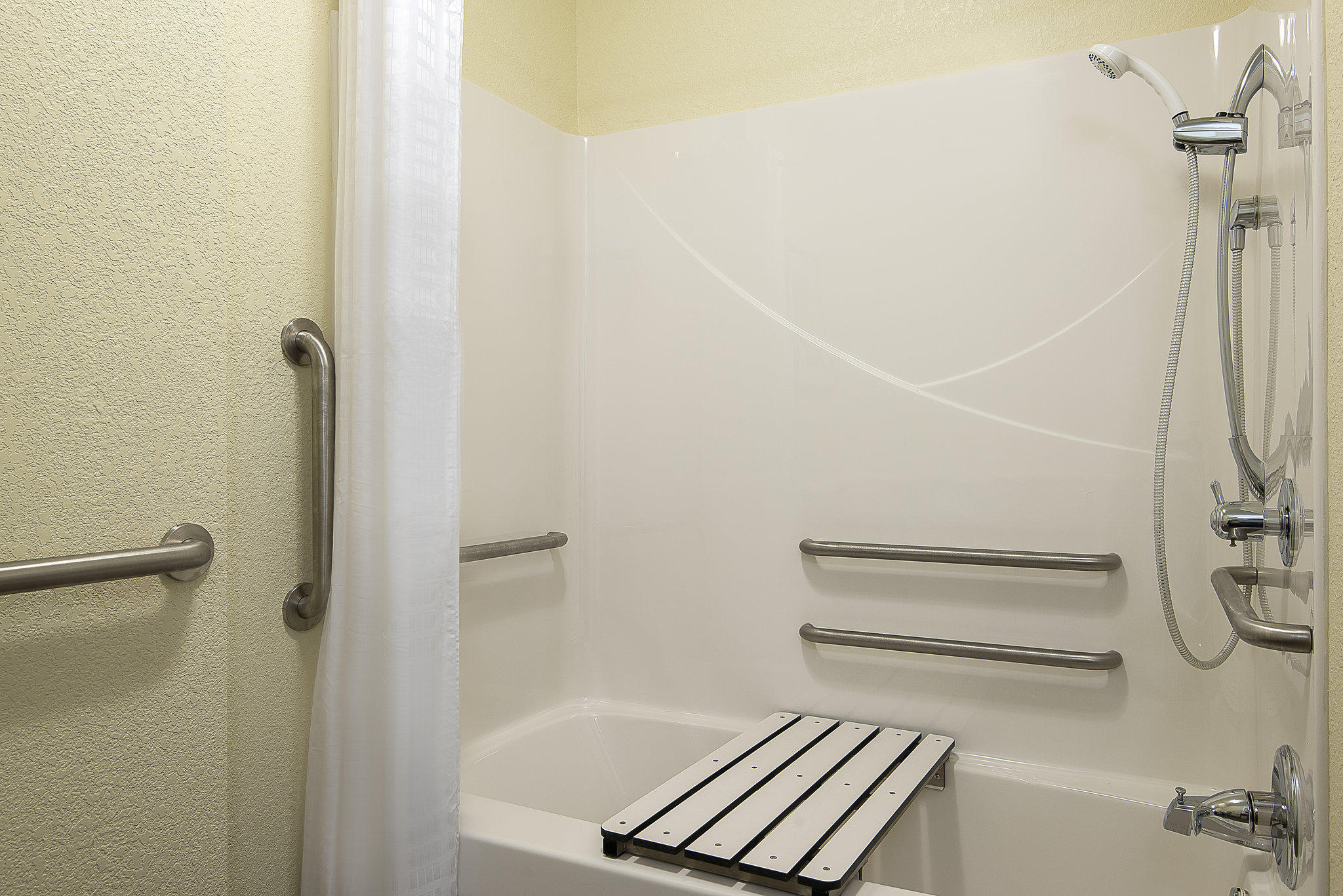 Candlewood Suites Bloomington Photo