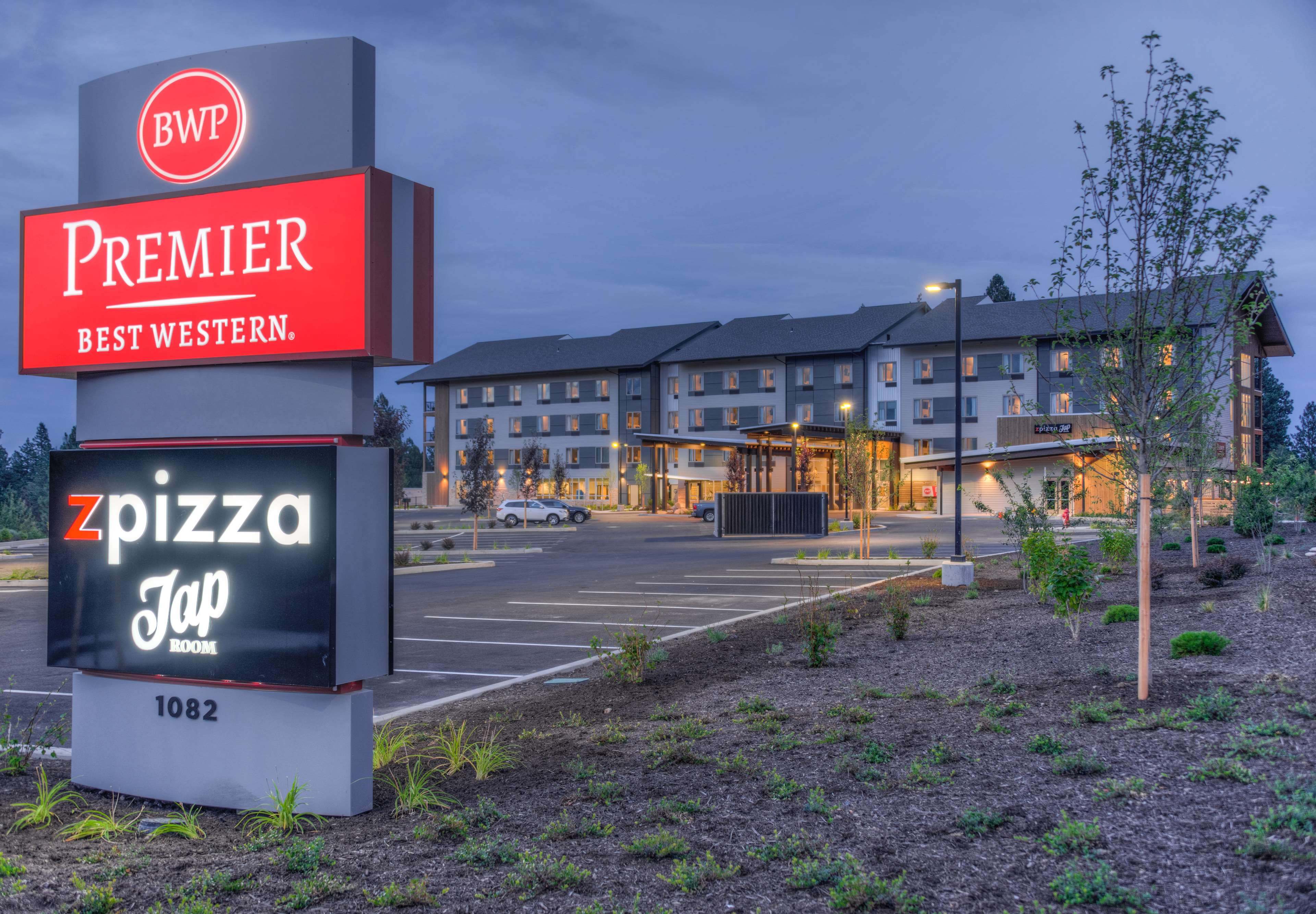 Best Western Premier Peppertree Inn at Bend Photo