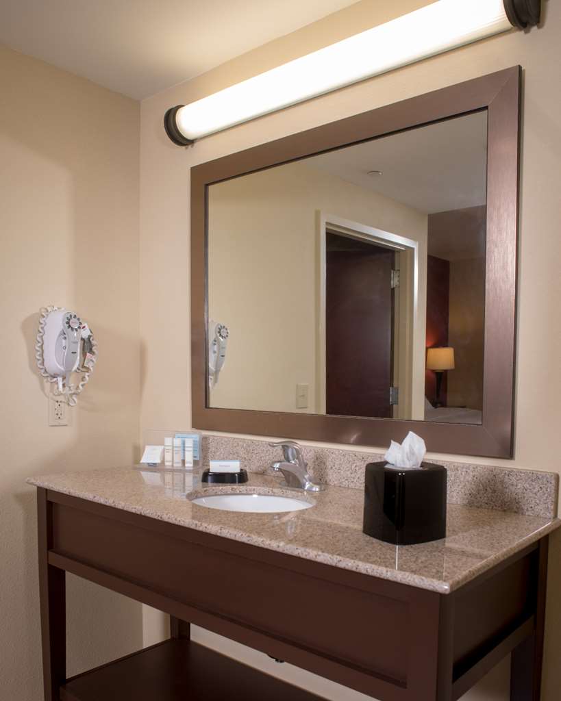 Hampton Inn & Suites Woodstock, VA Image
