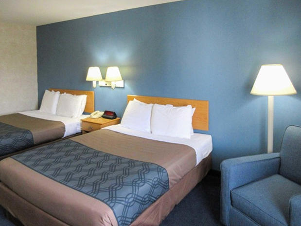 Images Econo Lodge Inn & Suites Lake Of The Ozarks