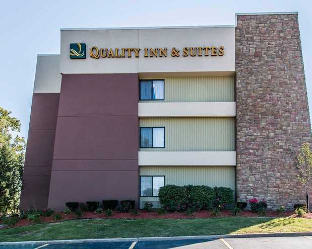 Images Quality Inn & Suites Warren - Detroit