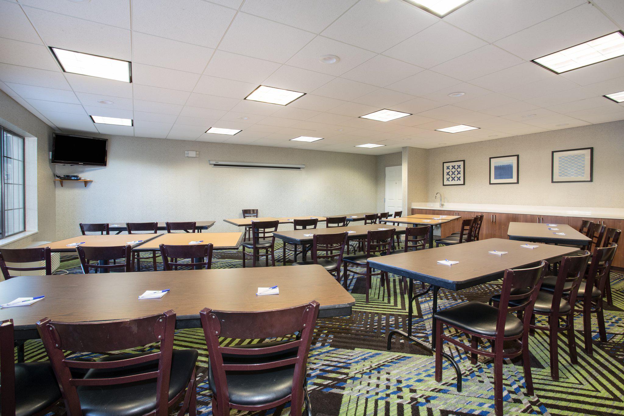 Holiday Inn Express & Suites Ft. Collins by IHG Image