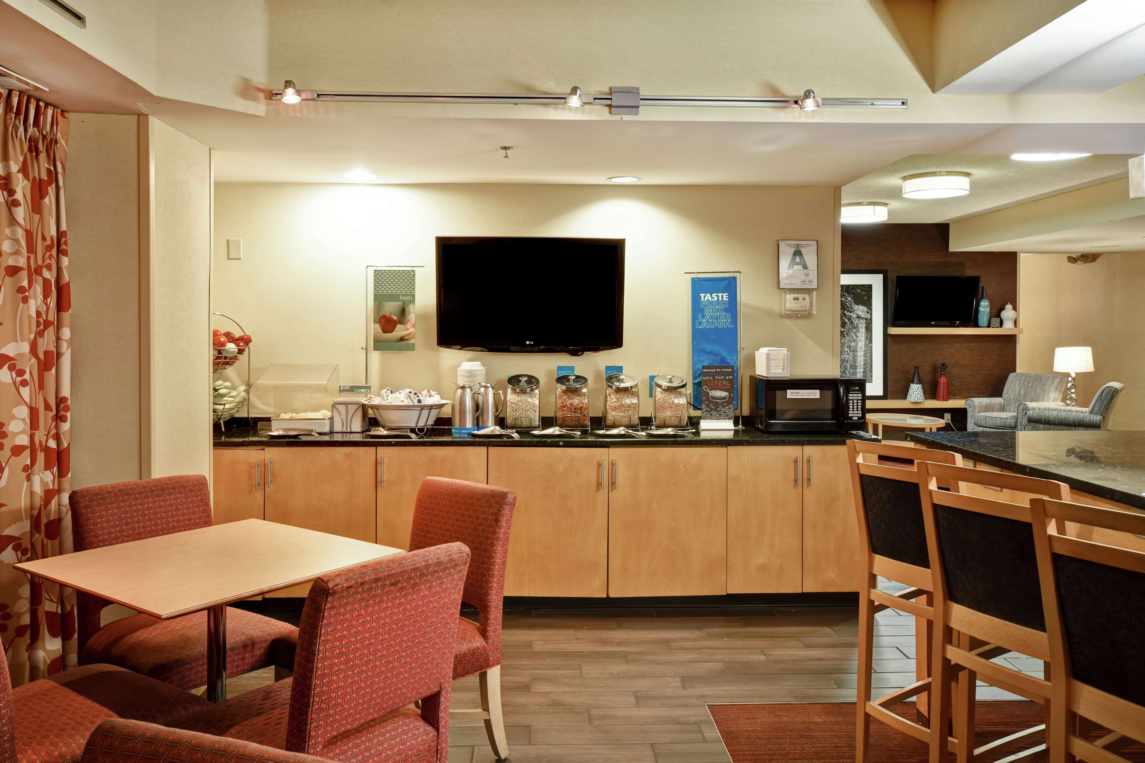 Hampton Inn Louisville-Airport Photo