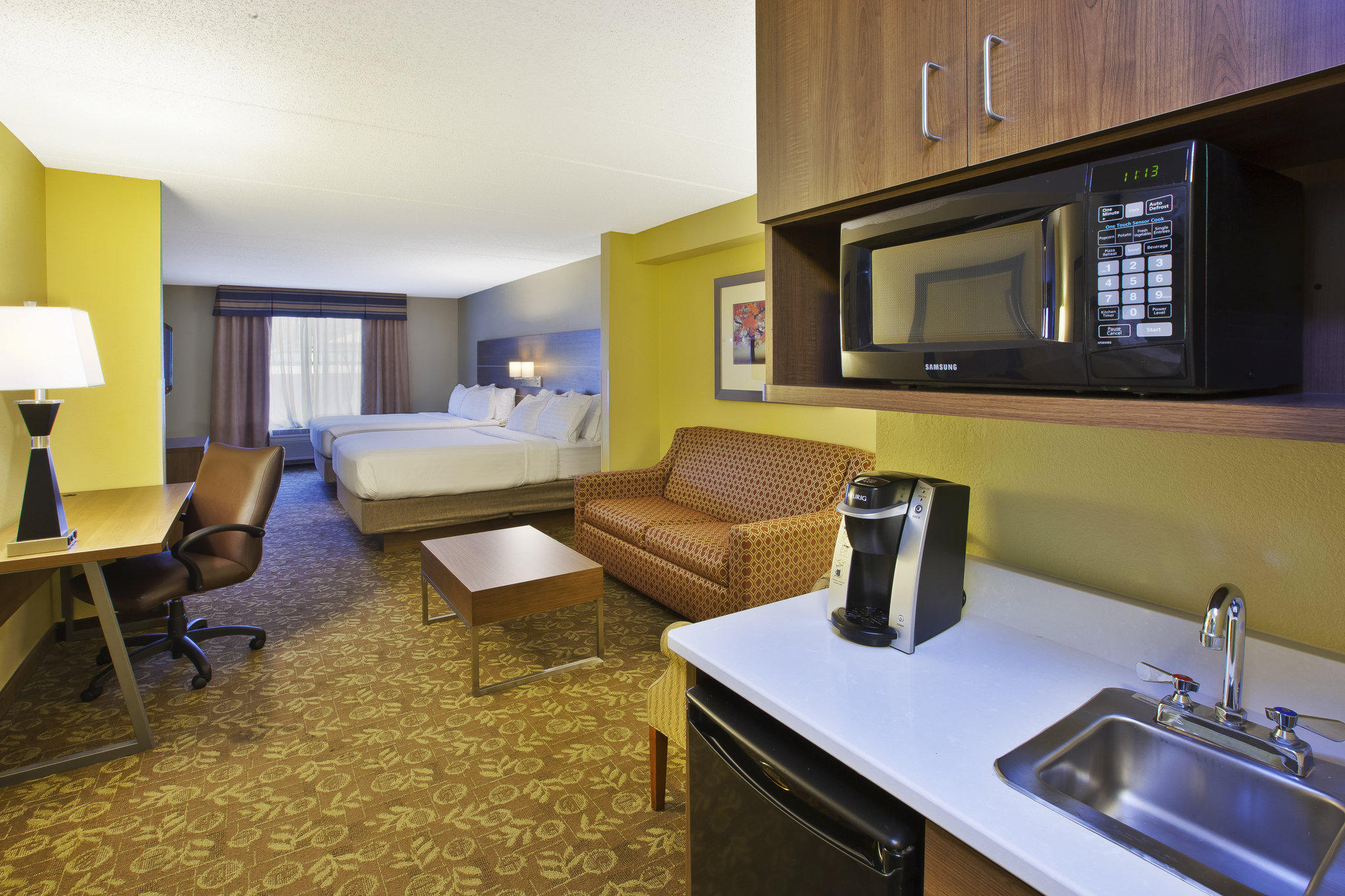 Holiday Inn Express & Suites Fort Wayne Photo