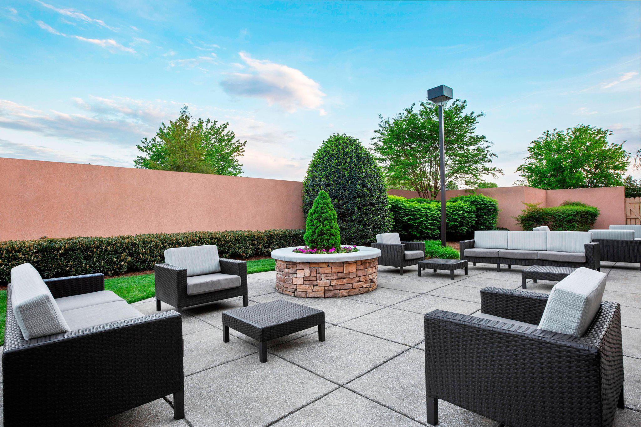 Courtyard by Marriott Bowling Green Convention Center Photo