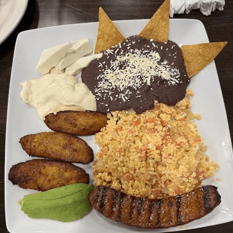 Desayuno Típico / Typical Breakfast