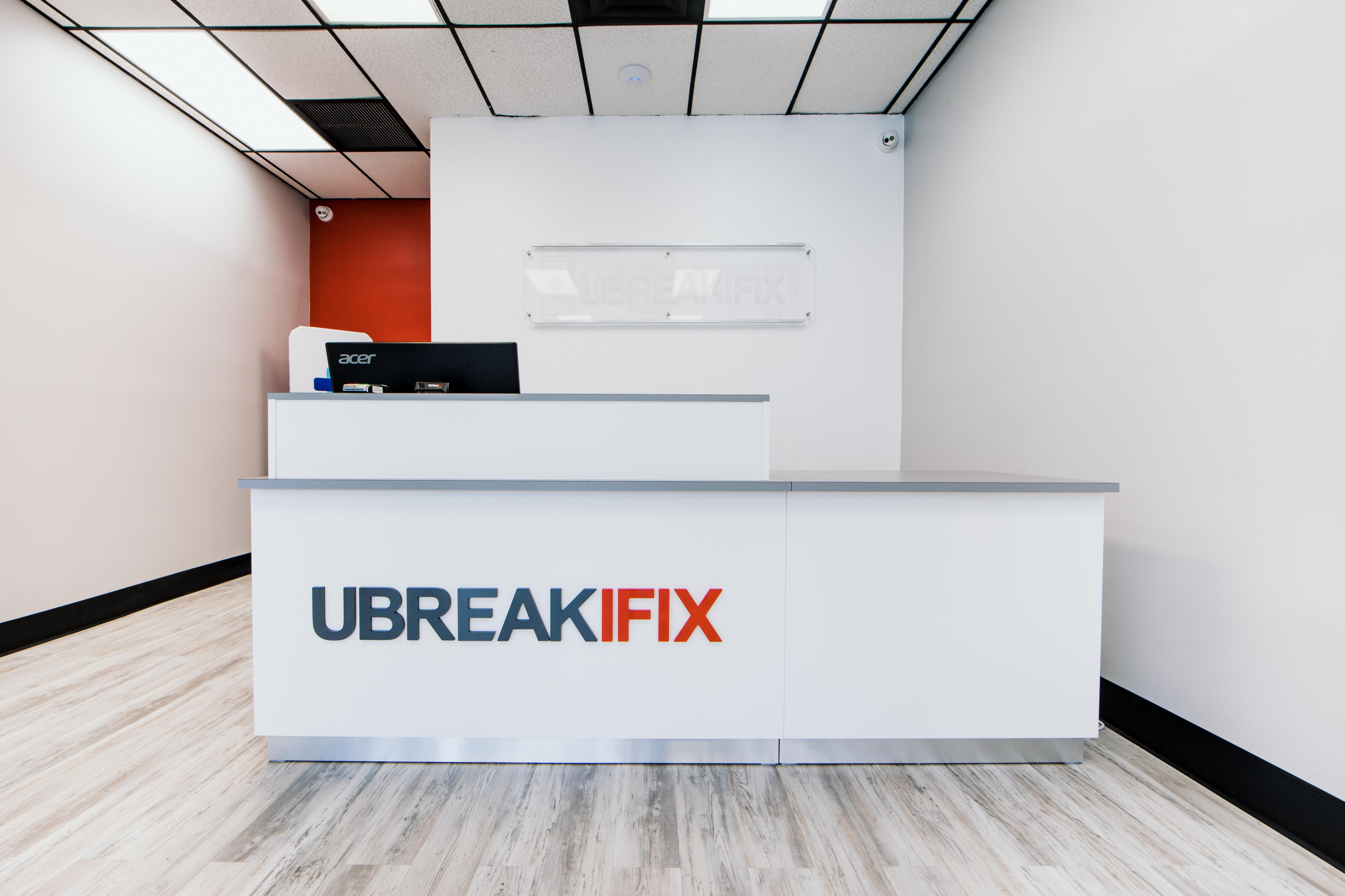 uBreakiFix in Plantation Photo