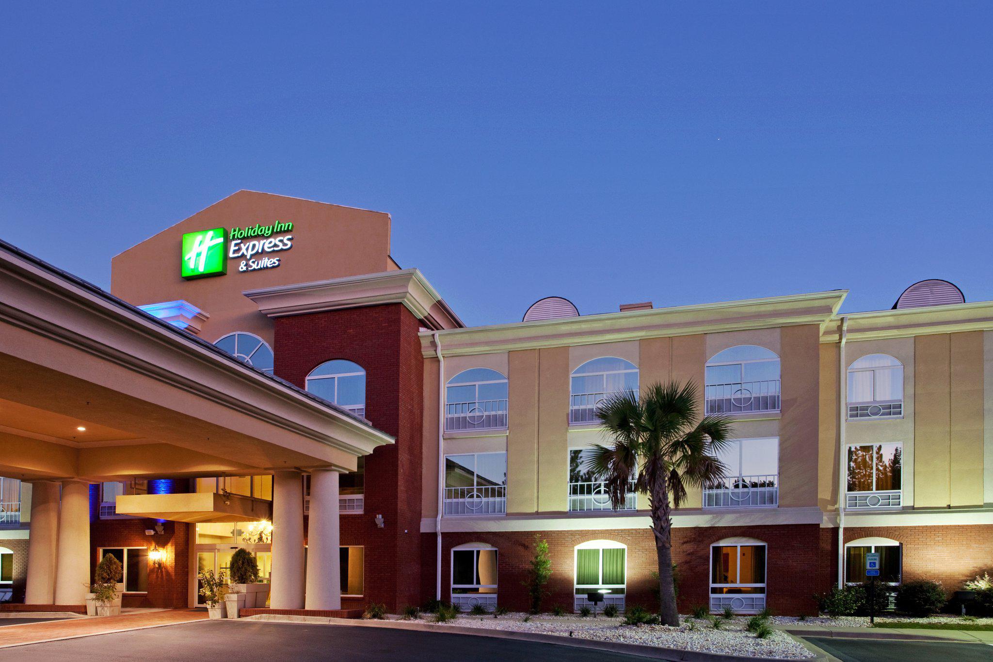 Holiday Inn Express & Suites Camden-I20 (Hwy 521) Photo