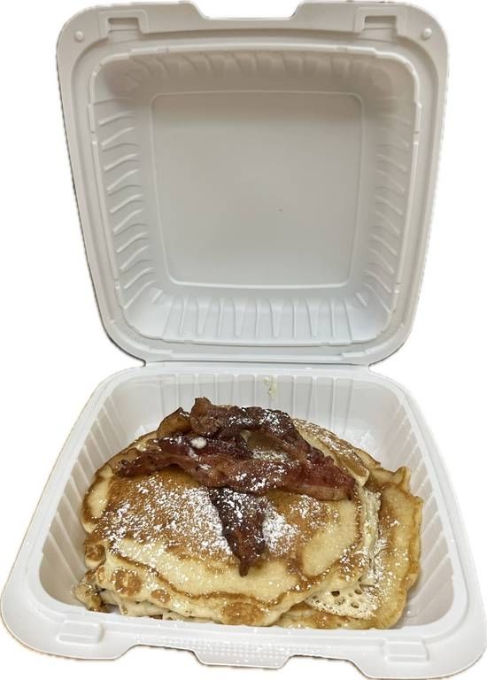 Elvis Presley Banana Peanut Butter & Nutella Stuffed Pancakes Topped with Bacon