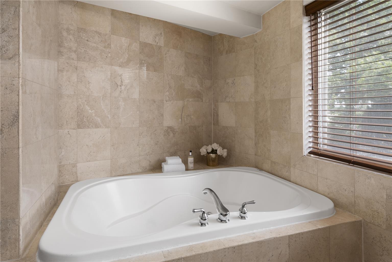 Best Western Premier Plainview-Long Island Hotel Image