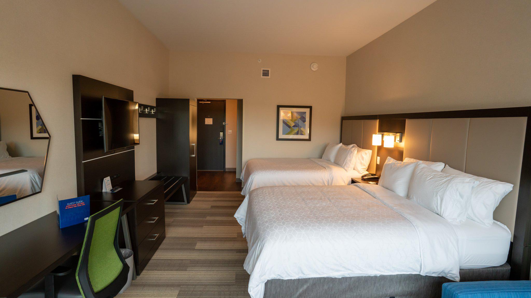 Holiday Inn Express & Suites Richburg Photo