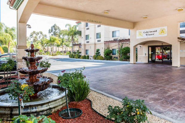 Images Comfort Suites