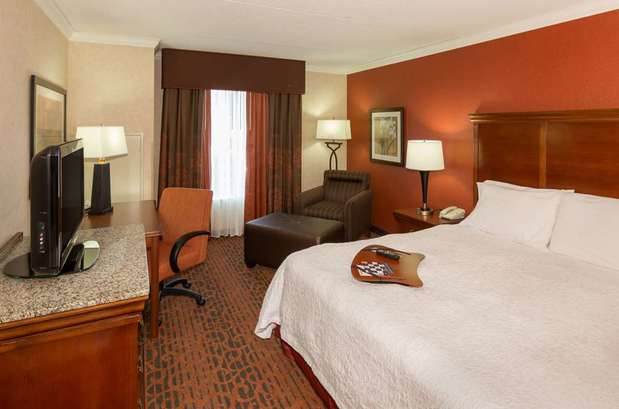 Images Hampton Inn & Suites Cleveland-Beachwood