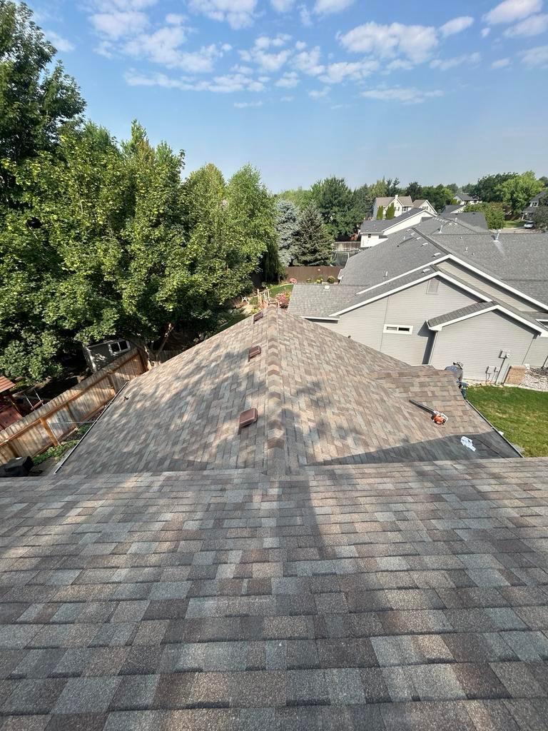 E & H Roofing Image