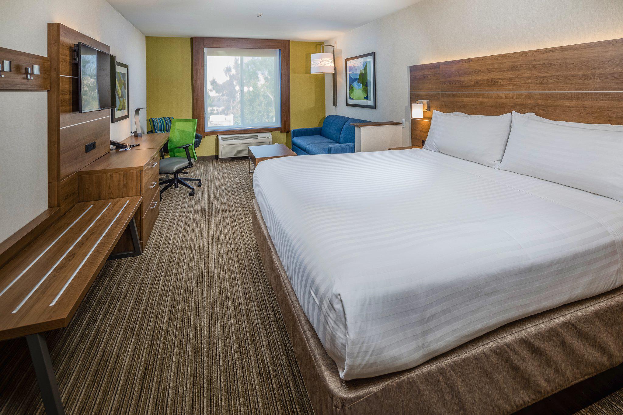 Holiday Inn Express & Suites Modesto-Salida Photo